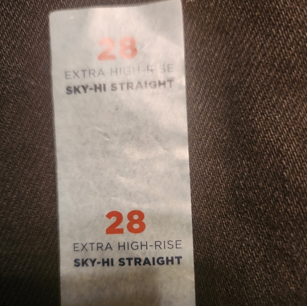 NWT Women's Old Navy Extra High-Rise Sky-Hi Straight Jeans - Picture 2 of 6